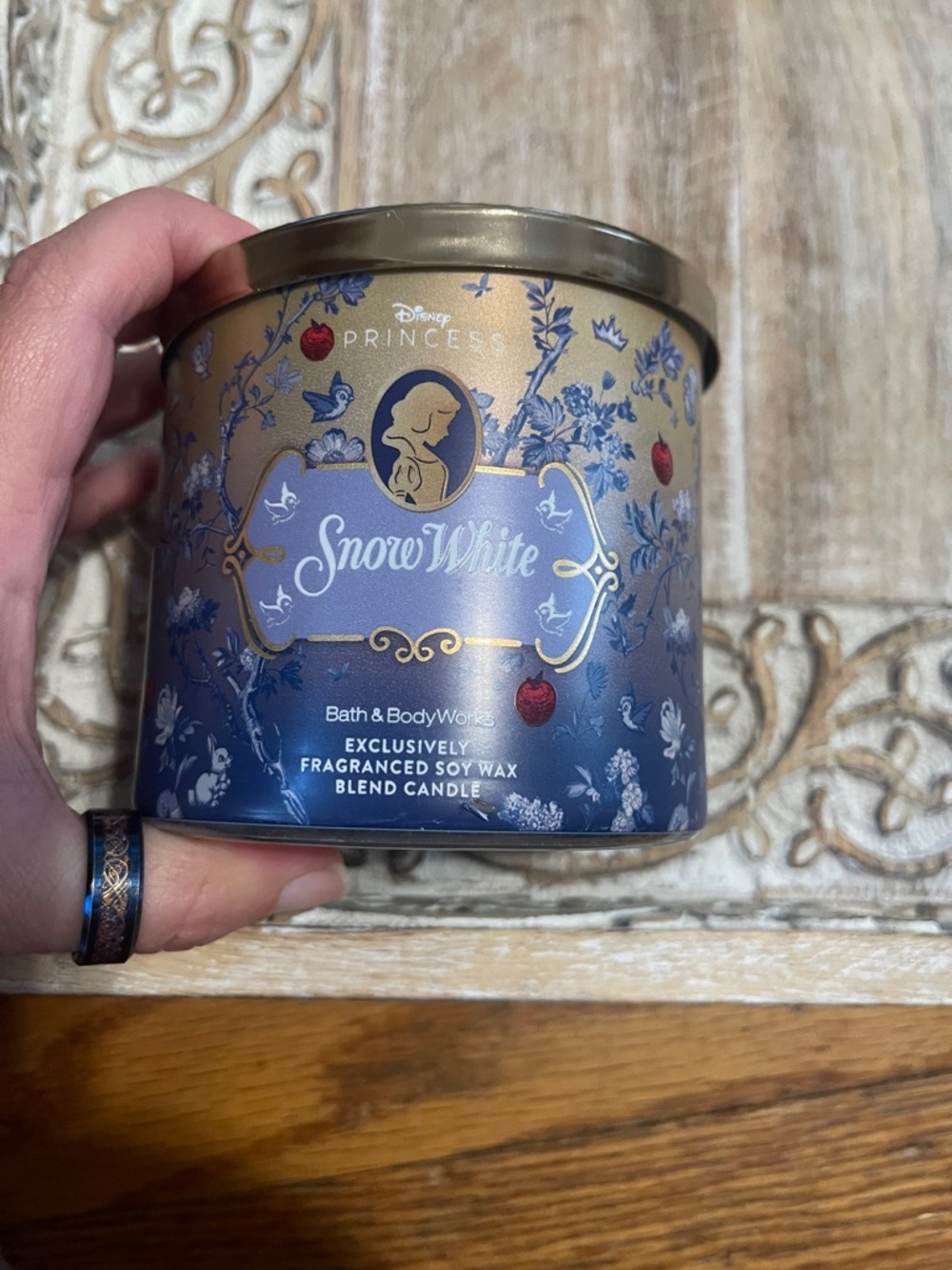 Bath & Body Works Snow White Blue & Gold Fragranced Soy Blend Candle